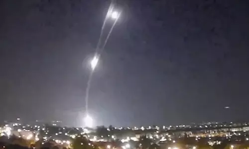 லெபனான் மீது இஸ்ரேல் அதிரடி தாக்குதல்: குழந்தைகள் உள்பட 10 பேர் பலி