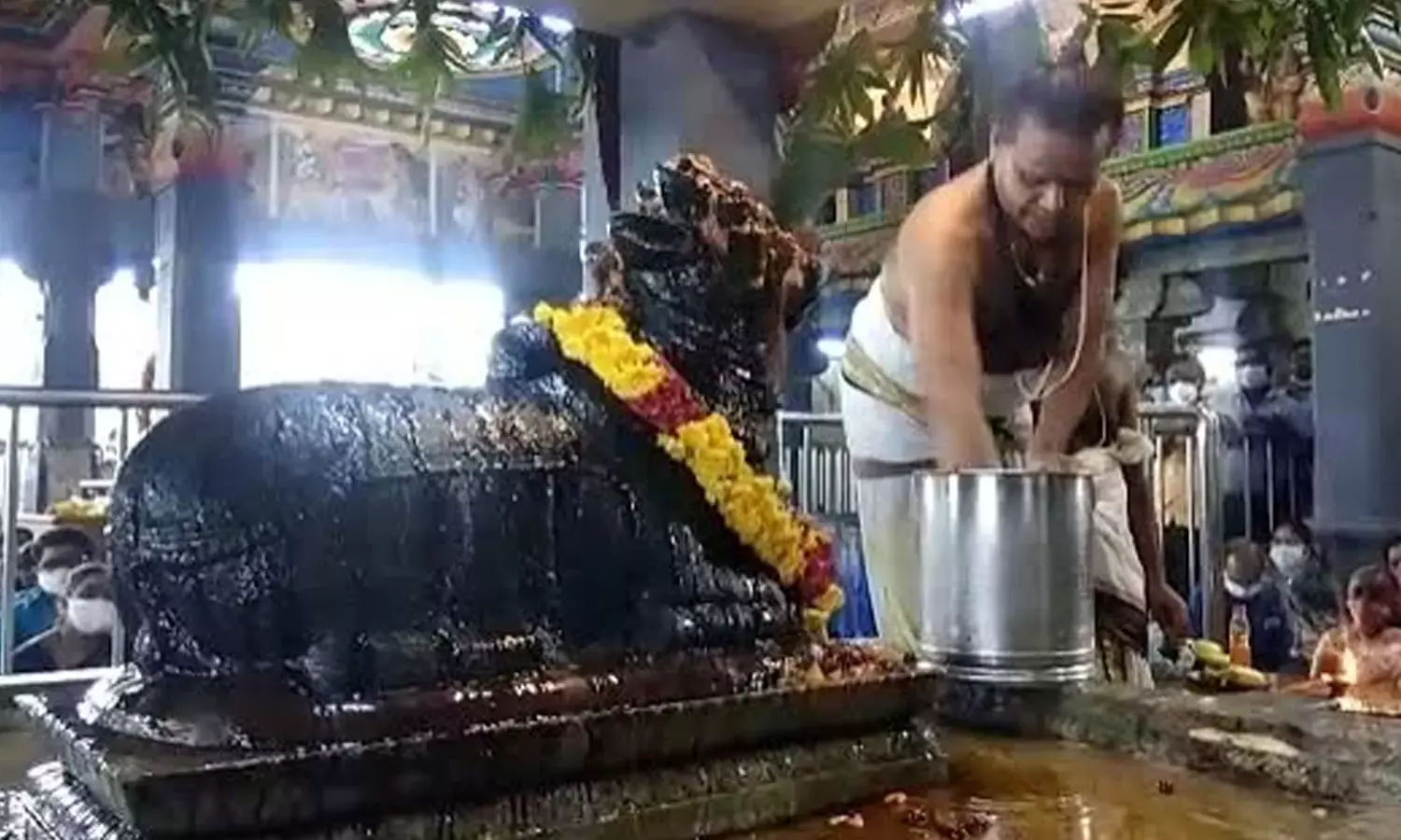 பிரதோஷ காலத்தில் இவற்றை எல்லாம் செய்யக்கூடாது