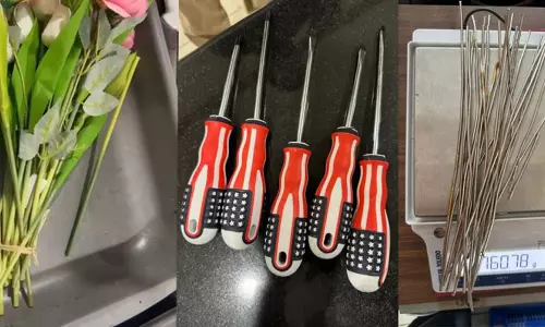 கேரளாவில் பூக்களுக்குள் மறைத்து தங்கம் கடத்தல்