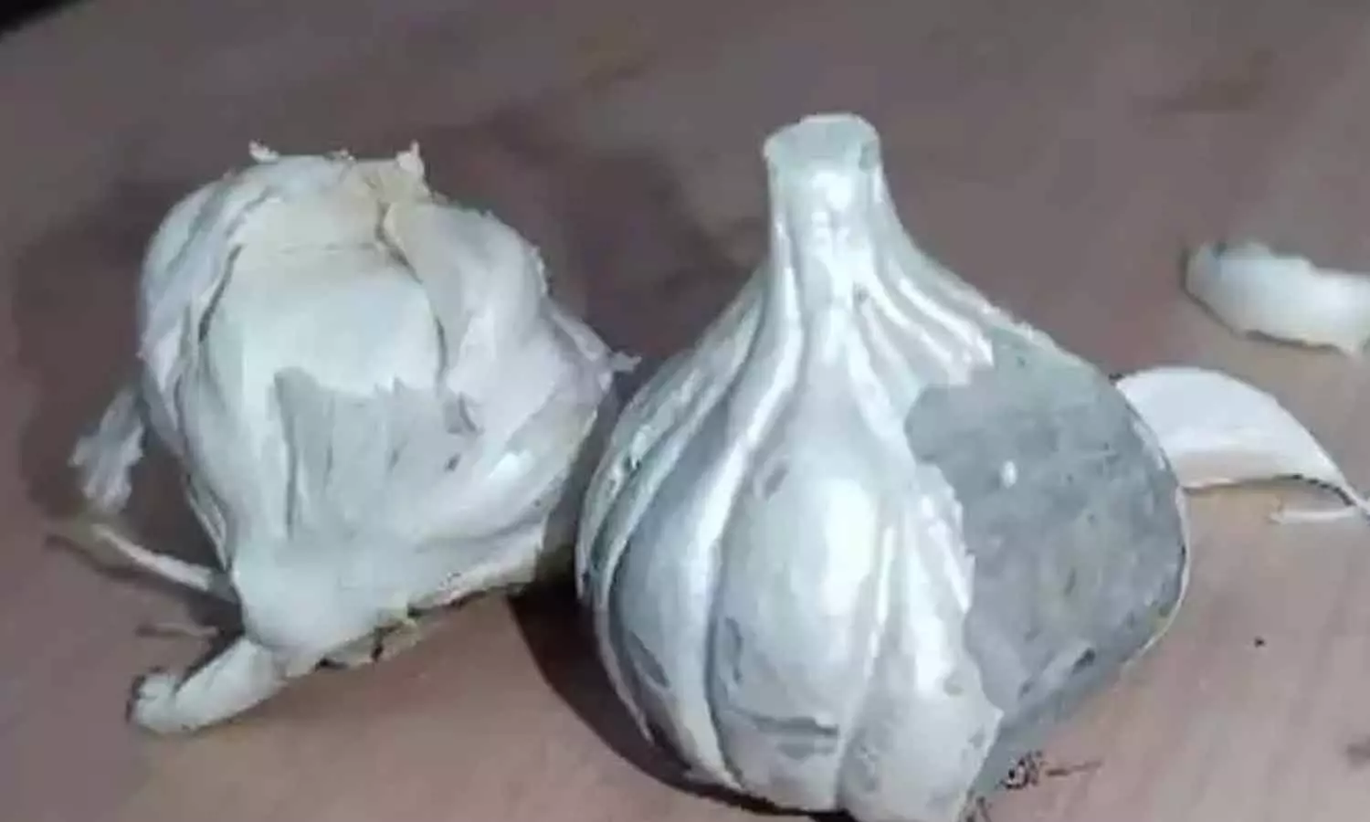 சந்தையில் விற்பனையாகும் சிமெண்ட் பூண்டு.. பொதுமக்கள் அதிர்ச்சி சந்தையில் விற்பனையாகும் சிமெண்ட் பூண்டு.. பொதுமக்கள் அதிர்ச்சி