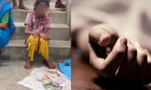தற்கொலை செய்த தாயின் சடலத்துடன் இறுதிச்சடங்கு செலவுக்காக பிச்சையெடுத்த 11 வயது மகள்