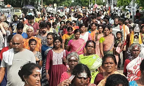 ஆவணி மாத பவுர்ணமி: திருவண்ணாமலையில் பக்தர்கள் கிரிவலம்