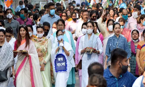 11-வது நாளாக டாக்டர்கள் போராட்டம்: பா.ஜ.க., திரிணாமுல் கட்சிகள் நேருக்கு நேர் `தர்ணா