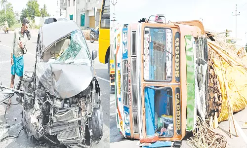 திருப்பூர் அருகே கார்-லாரி பயங்கர மோதல்: போக்குவரத்து பாதிப்பு