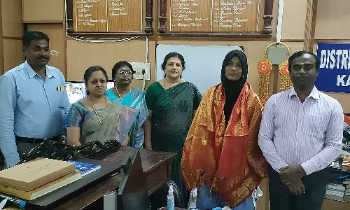 ஒரு நாள் கலெக்டராக பணியாற்றிய மாணவி