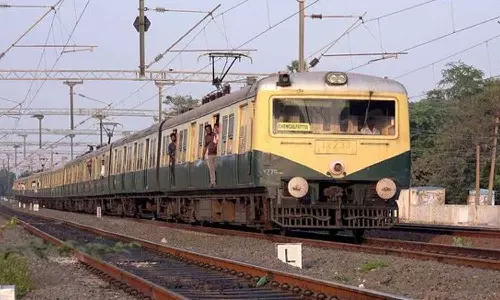 மின்சார ரெயில்கள் நாளை பகுதி நேரமாக ரத்து