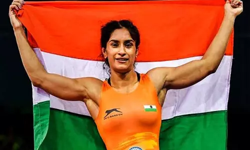 சட்டசபை தேர்தலில் உறவினரை எதிர்த்து போட்டியிடும் வினேஷ் போகத்?