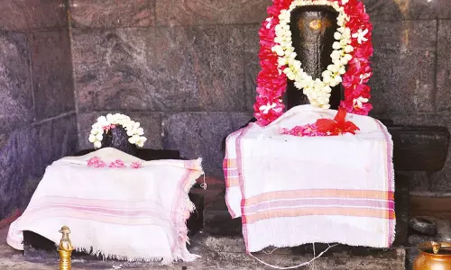 சித்தரின் கை பட்டதும் நிலைக்கு வந்த தேர்!