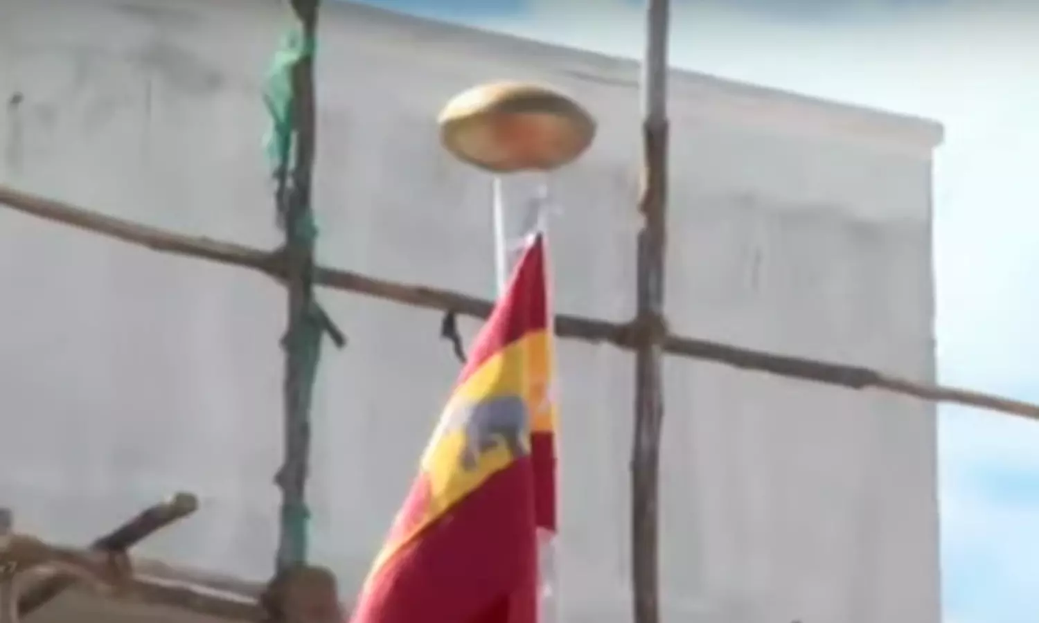 தவெக கொடியை ஏற்றினார் நடிகர் விஜய் ... தமிழக வெற்றிக்கழகத்தின் கொடியை ஏற்றி கொடிப்பாடலை அறிமுகப்படுத்தினார் விஜய்- லைவ் அப்டேட்ஸ்