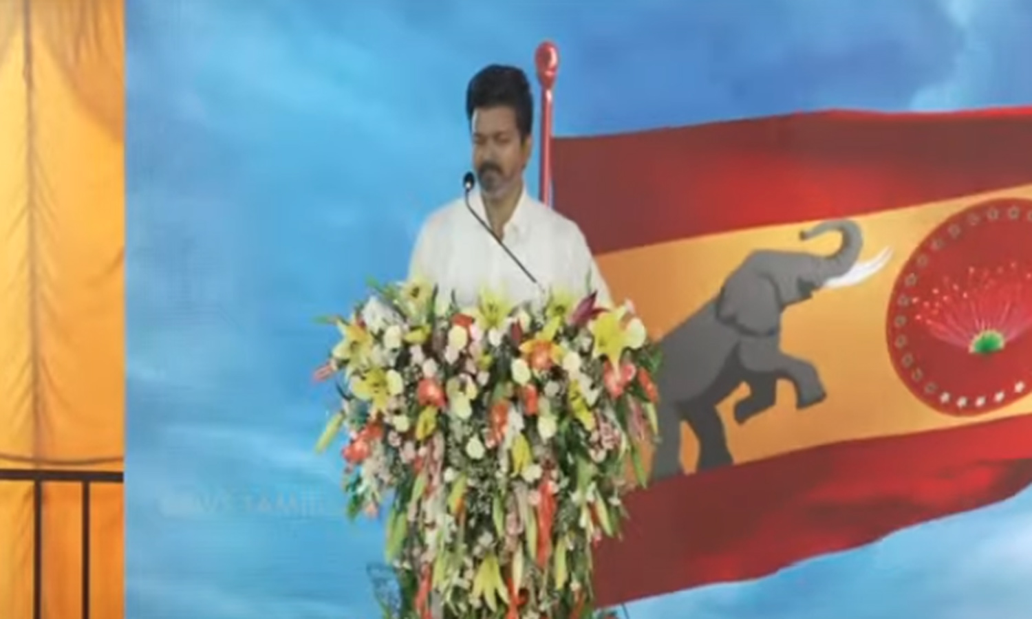 ஒரு அரசியல் கட்சியாக தமிழக மக்களுக்காக உழைக்க... ... தமிழக வெற்றிக்கழகத்தின் கொடியை ஏற்றி கொடிப்பாடலை அறிமுகப்படுத்தினார் விஜய்- லைவ் அப்டேட்ஸ்