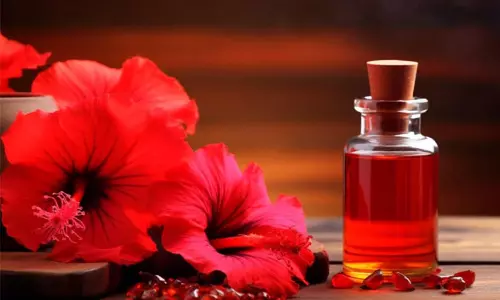 முடி நீளமாகவும், கருமையாகவும் வளர வேண்டுமா? செம்பருத்தி ஆயிலை இப்படி பயன்படுத்துங்க...