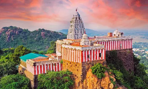 இறைவனின் திருவடியை இம்மலையில் இன்றும் காணலாம்!