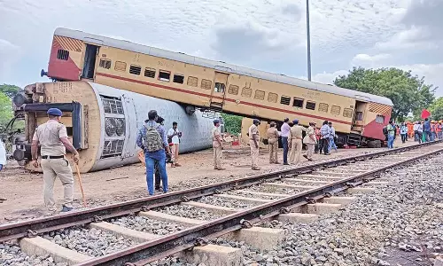 திருச்சி ரெயில் நிலையத்தில் நிஜ ரெயில் விபத்து காட்சியை கண் முன் நிறுத்திய ஒத்திகை