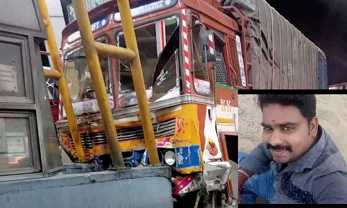 விக்கிரவாண்டி சுங்கச்சாவடியில் லாரி மோதி ஊழியர் பலி