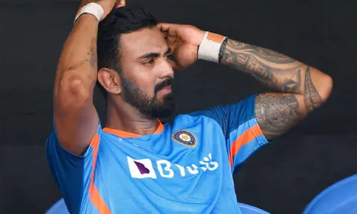 விராட் கோலி ஜெர்சி, ரோகித்- டோனி பேட் மூலம் 1.26 கோடி ரூபாய் நிதி திரட்டிய கே.எல். ராகுல்