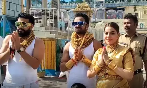 25 கிலோ தங்க நகை அணிந்து வந்து ஏழுமலையானை தரிசித்த தொழிலதிபர்