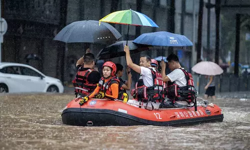 சீனாவில் பெய்த கனமழையில் சிக்கி 11 பேர் பலி