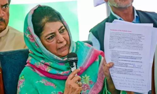 சிறப்பு அந்தஸ்து மீட்பு.. காங்கிரஸ் ஆதரவு? தேர்தல் அறிக்கை வெளியிட்டு மெகபூபா முப்தி கூறியது என்ன?