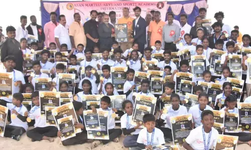 30 நிமிடம் நிறுத்தாமல் தற்காப்பு கலைகள், 102 மாணவர்கள் உலக சாதனை