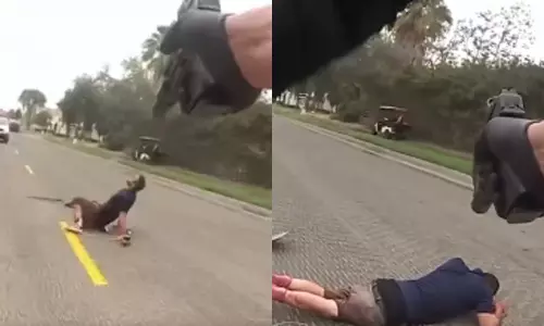 பெற்றோரை தலை துண்டித்து கொலை செய்த மகன்: போலீசாரின் துப்பாக்கி முனையில் கூலாக பாட்டு பாடிய வினோதம்