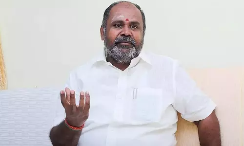 மு.க.ஸ்டாலின் அமெரிக்கா செல்வது ஏமாற்று வேலை-ஆர்.பி.உதயகுமார்