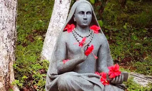 காஞ்சியில் ஸ்ரீ சங்கரர் நினைவுச் சின்னங்கள்