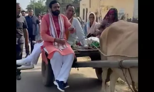 மாட்டு வண்டியில் பயணம் செய்த அரியானா முதல் மந்திரி