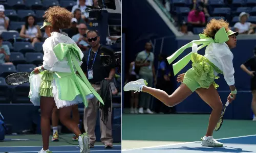 டென்னிஸ் போட்டியில் டிசைனர் டிரெஸ்.. ரசிகர்களை கவர்ந்த நவாமி ஒசாகா