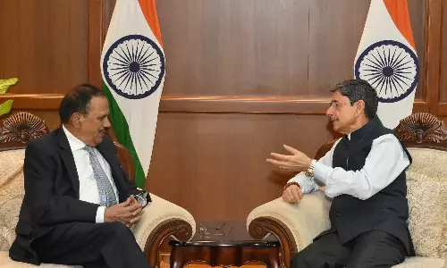 கவர்னர் ஆர்.என்.ரவியுடன் அஜித் தோவல் சந்திப்பு