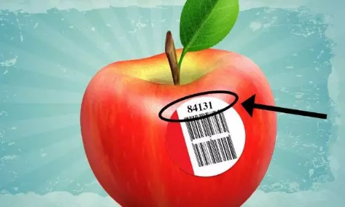 ஆப்பிள் பழங்களில் எதற்காக ஸ்டிக்கர் ஒட்டப்படுகிறது? அதன் அர்த்தம் தெரியுமா?