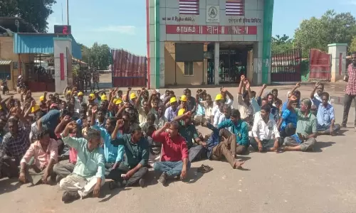 என்.எல்.சி. 2-வது சுரங்கத்தை முற்றுகையிட்ட தனியார் ஒப்பந்த தொழிலாளர்கள்