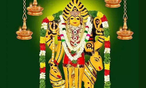 இரண்டு நாய் வாகனத்துடன் அருள்பாலிக்கும் பைரவர்