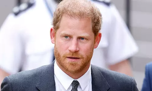 இங்கிலாந்து அரச குடும்பத்தில் மீண்டும் இணைய ஹாரி முயற்சி