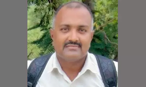 மாணவர்களிடம் தரக்குறைவாக பேசியதாக புகார்- அரசு கல்லூரி பேராசிரியர் பணி நீக்கம்