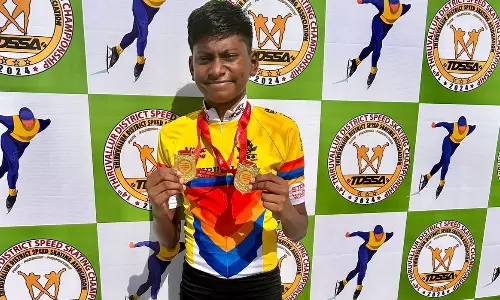 மாவட்ட அளவிலான ஸ்கேட்டிங் - 2 தங்கப்பதக்கம் வென்று அசத்திய மாணவர்