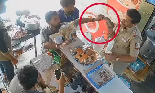 ஓட்டல் உரிமையாளரை ஷூவை கழட்டி அடிக்க பாய்ந்த சிறப்பு காவல் ஆய்வாளர் பணியிடை நீக்கம்