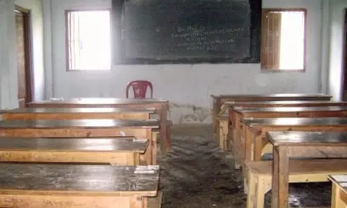 குடிநீர் கேட்ட மாணவிகள்.. சிறுநீரை குடிக்க சொன்ன அரசு பள்ளி தலைமை ஆசிரியர் சஸ்பெண்ட்