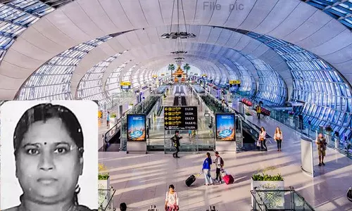 விமான நிலையத்தில் பெண் அதிகாரி தூக்கிட்டு தற்கொலை