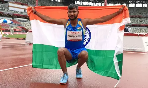 பாரா ஒலிம்பிக்: உயரம் தாண்டுதலில் தங்கம் வென்றார் பிரவீன் குமார்