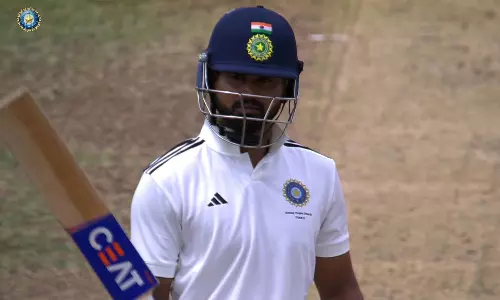 ஷ்ரேயாஸ் அய்யர், தேவ்தத் படிக்கல் அரை சதம்: 2வது நாள் முடிவில் இந்தியா டி அணி 206/8