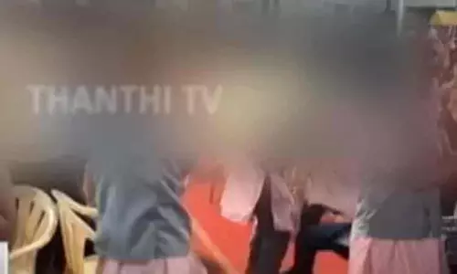 அரசு புத்தகத் திருவிழாவில் சாமி ஆடிய மாணவிகளால் பரபரப்பு