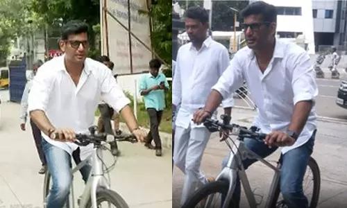 நடிகர் சங்க பொதுக்குழு கூட்டத்தில் பங்கேற்க சைக்கிளில் வந்த விஷால்