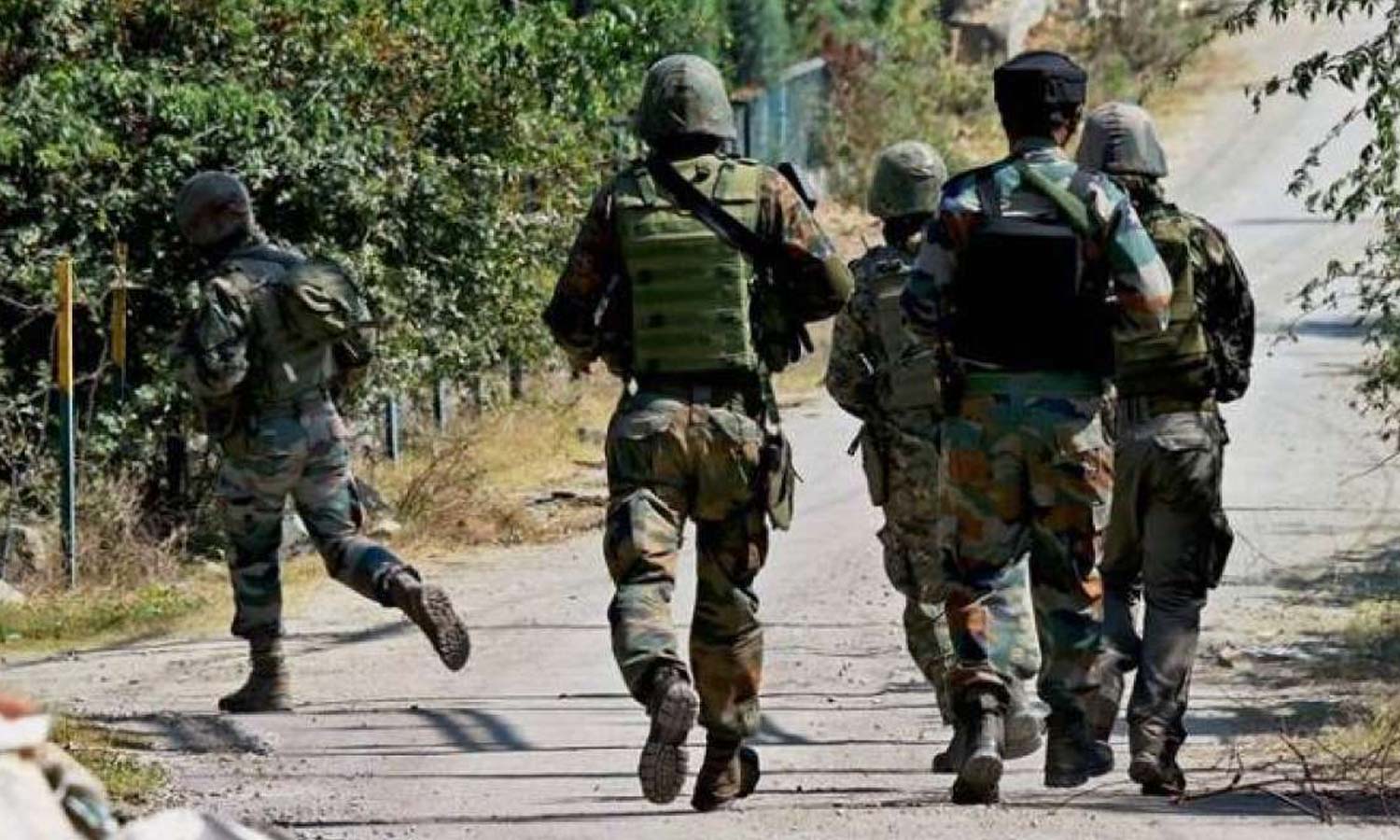 ஜம்மு-காஷ்மீரில் ஊடுருவல் முறியடிப்பு: இரண்டு பயங்கரவாதிகள் சுட்டுக்கொலை