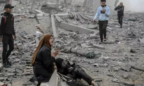 காசாவில் அகதிகள் முகாம் மீது குண்டு வீச்சு: 40 பேர் பலி