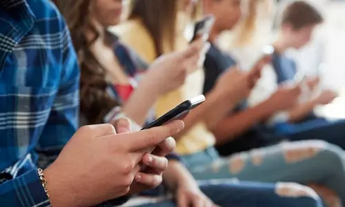 குழந்தைகள் சமூக ஊடகங்களை பயன்படுத்த தடை விதிக்க ஆஸ்திரேலியா முடிவு