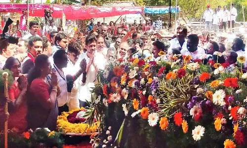 தியாகி இமானுவேல் சேகரனின் 67-வது நினைவு நாள்: உதயநிதி ஸ்டாலின் அஞ்சலி