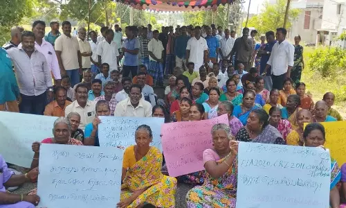 பட்டாலியன் போலீஸ் மையம் அமைக்க எதிர்ப்பு- மீனவ கிராம மக்கள் மறியல்