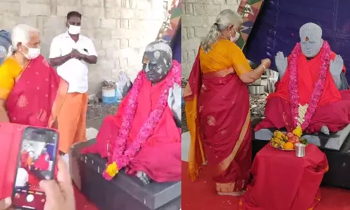 தயாரான பங்காரு அடிகளார் சிலை- கண்கலங்கி நின்ற மனைவி லட்சுமி அம்மாள்