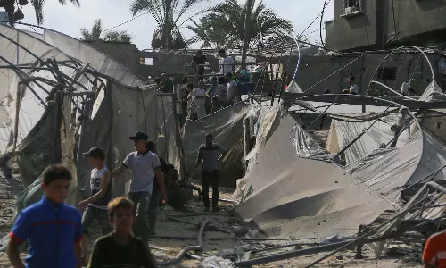 காசாவில் உள்ள ஐ.நா. பள்ளி, வீடுகள் மீது வான்தாக்குதல்: 34 பேர் உயிரிழப்பு