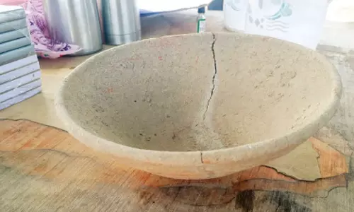 விஜயகரிசல்குளம் அகழாய்வில் மண் பாத்திரம் கண்டெடுப்பு